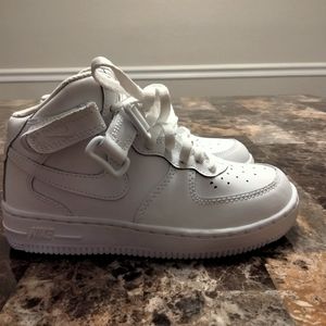 Nike Force 1 Mid